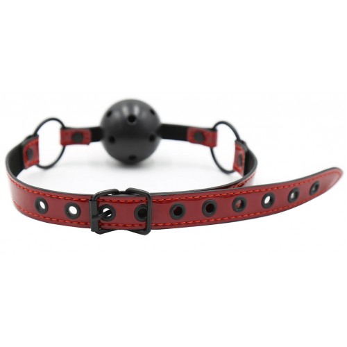 Дышащий кляп-шар на красном лаковом ремешке