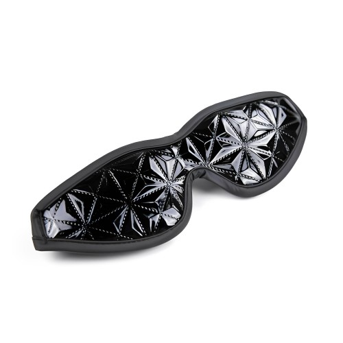 Закрытая маска чёрного цвета