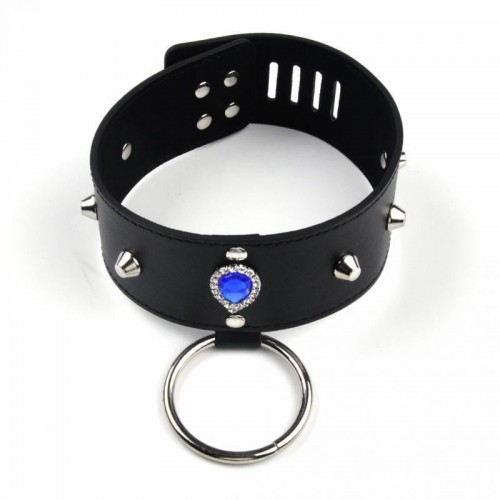 Ошейник на поводке с шипами и стразом