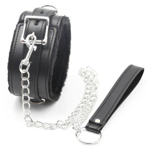 Чёрный ошейник с искусственным мехом на поводке Чёрный ошейник с искусственным мехом на поводке