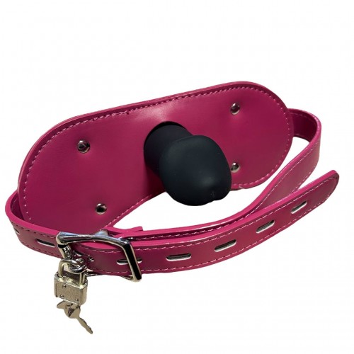 Силиконовый кляп-фаллос на малиновом ремне с замочком Силиконовый кляп-фаллос на малиновом ремне с замочком