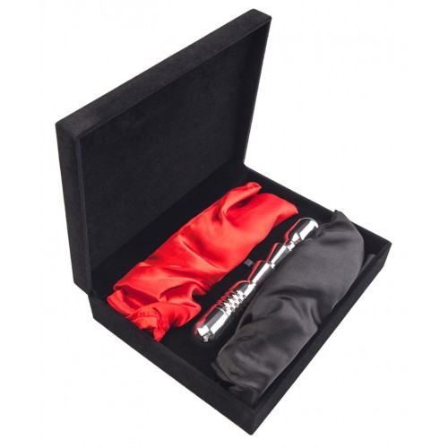 Металлический анальный стимулятор с двумя сменными плетками Металлический анальный стимулятор с двумя сменными плетками