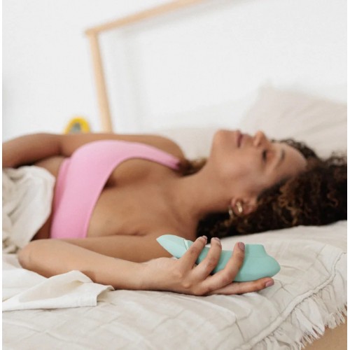 Бесконтактный вакуумно-волновой стимулятор клитора Womanizer Next цвета шалфея Бесконтактный вакуумно-волновой стимулятор клитора Womanizer Next цвета шалфея